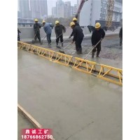 四川南充本田汽油混凝土钢架构振动梁 公路隧道路面摊铺整平机图片